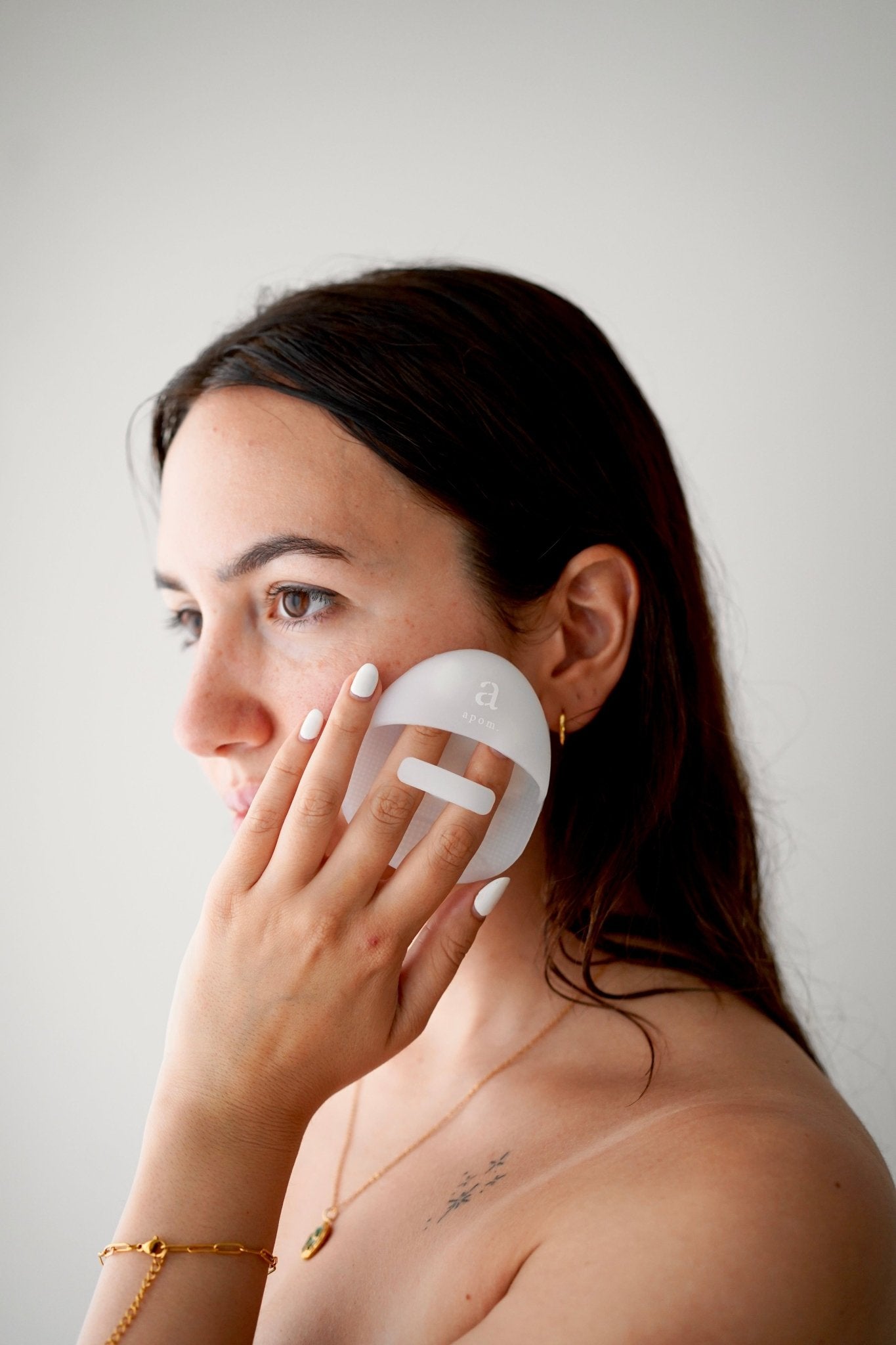 apom. x AU Beauty Bazaar - “Snow Egg” Facial Cleansing Brush - AU Beauty Bazaar