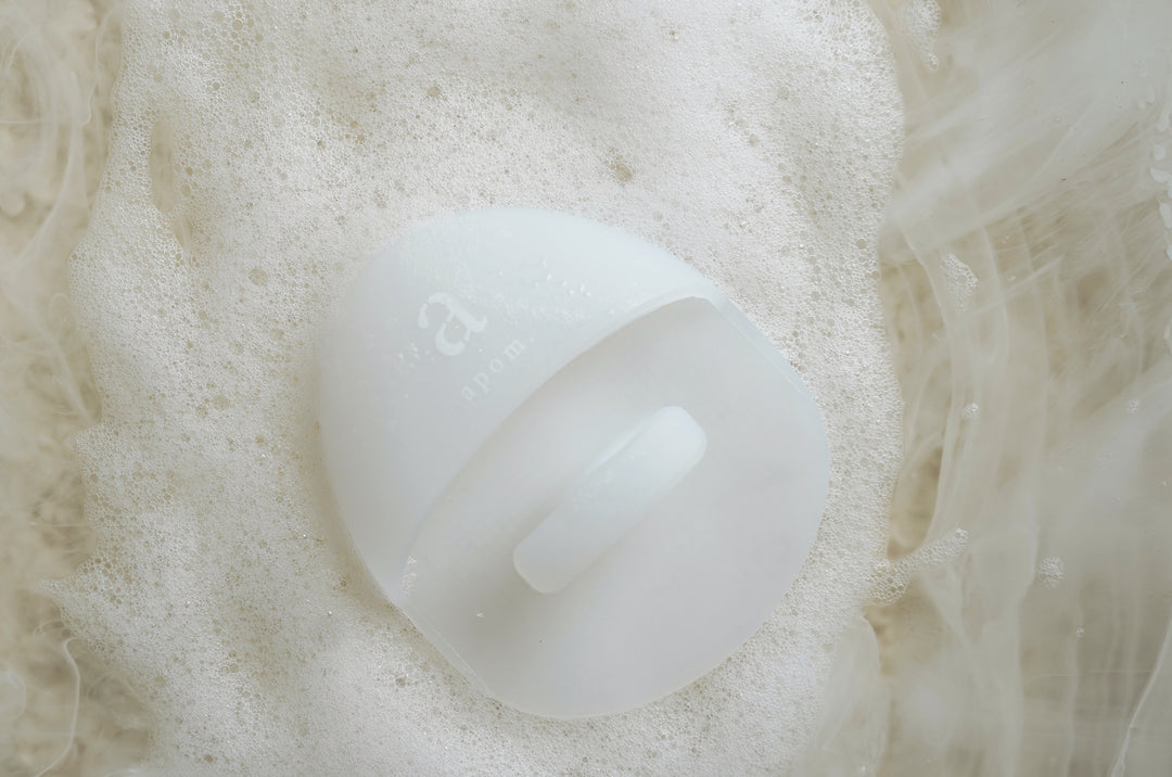 apom. - “Snow Egg” Facial Cleansing Brush