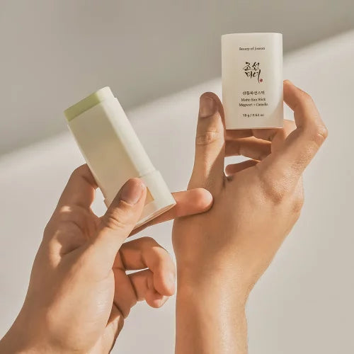 BEAUTY OF JOSEON - Matte Sun Stick : Mugwort+Camelia (SPF 50+) - 18G