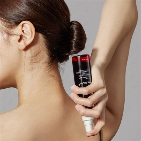 MEDICUBE  Red Acne Body Peeling Shot 2.0 110G