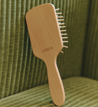 La'dor Middle Wooden Paddle Brush 1 Pc