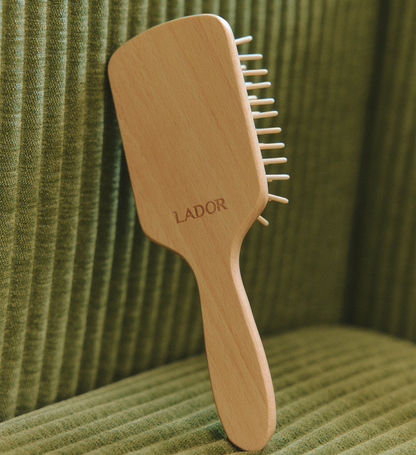 La'dor Middle Wooden Paddle Brush 1 Pc
